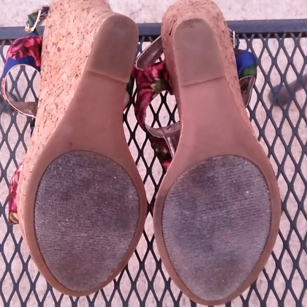 Steve Madden floral cork